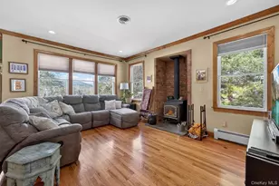 72 Coppergate Ln, Warwick, NY 10990 - Photo 2