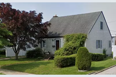 222 Cornwell Avenue, Williston Park, NY 11950 - Photo 1