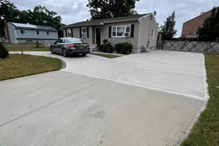 160 Pacific St, Copiague, NY 11726 - Photo 12