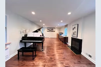 26 Polo Field Lane, Great Neck, NY 11020 - Photo 2