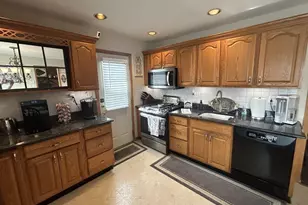 119 Jefferson St, East Islip, NY 11730 - Photo 8