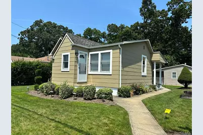 7 W Spruce Street, Islip, NY 11751 - Photo 10