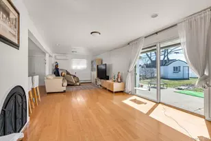 4 Carriage Ln, Levittown, NY 11756 - Photo 4