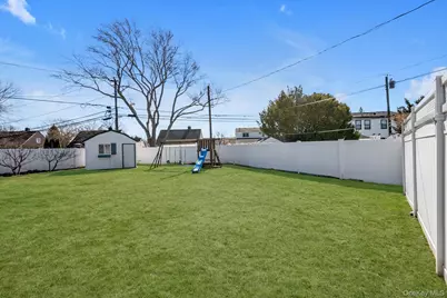 4 Carriage Lane, Levittown, NY 11756 - Photo 20