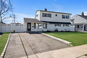 4 Carriage Ln, Levittown, NY 11756 - Photo 22