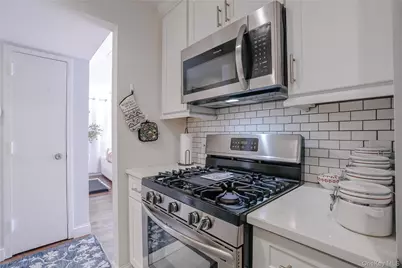 37 Harbor Lane, New Rochelle, NY 10805 - Photo 8