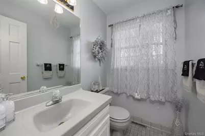 8 Toms Way, Poughkeepsie, NY 12603 - Photo 12