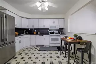 22 Ridgewood Dr, Wantagh, NY 11793 - Photo 14