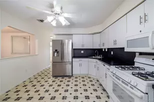 22 Ridgewood Dr, Wantagh, NY 11793 - Photo 12