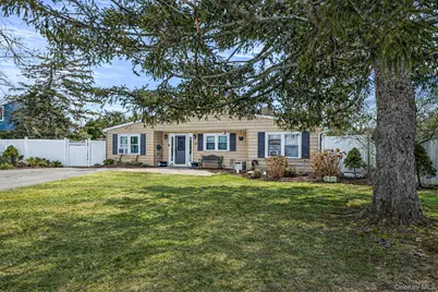 54 Pacific Avenue, Deer Park, NY 11729 - Photo 4
