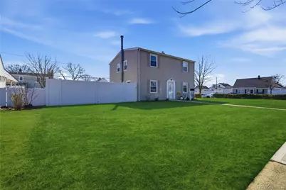 102 Old Farm Road, Levittown, NY 11756 - Photo 26