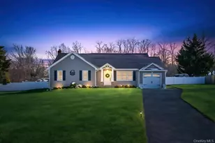 40 Great Rock Dr, Wading River, NY 11792 - Photo 2