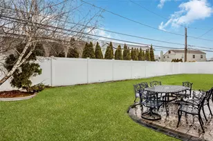 43 Maplewood Dr, Plainview, NY 11803 - Photo 26