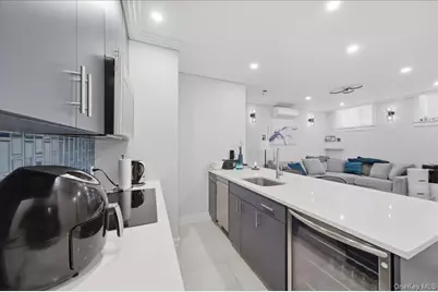 92 Elliott Avenue, Yonkers, NY 10705 - Photo 4