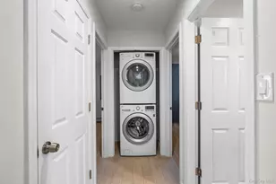 48 Daffodil Ln, Wantagh, NY 11793 - Photo 10