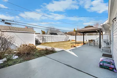 48 Daffodil Lane, Wantagh, NY 11793 - Photo 22