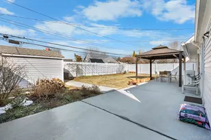 48 Daffodil Ln, Wantagh, NY 11793 - Photo 22