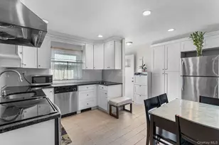 48 Daffodil Ln, Wantagh, NY 11793 - Photo 6