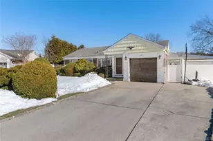 851 Hemlock St, Franklin Square, NY 11010 - Photo 2