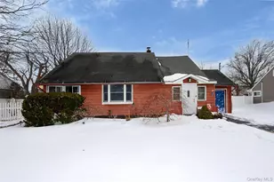 48 Pine St, Hicksville, NY 11801 - Photo 2