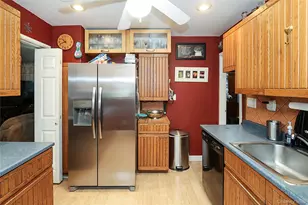 48 Pine St, Hicksville, NY 11801 - Photo 16