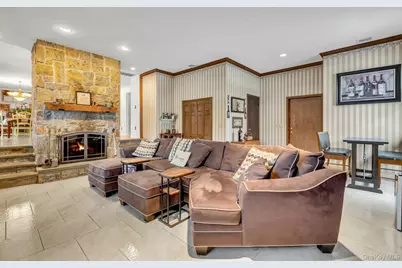 558 Gillette Avenue, Bayport, NY 11705 - Photo 8