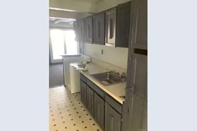 134 Hill Crescent, Calverton, NY 11933 - Photo 4