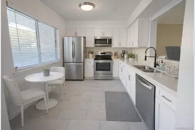 1006 Chelsea Cove S, Hopewell Junction, NY 12533 - Photo 2