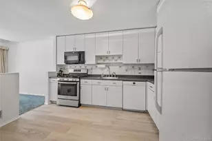 302 Pondside Dr, White Plains, NY 10607 - Photo 20