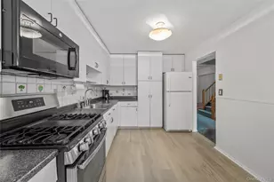 302 Pondside Dr, White Plains, NY 10607 - Photo 18