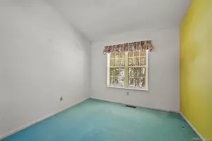 302 Pondside Dr, White Plains, NY 10607 - Photo 32