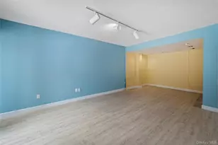 302 Pondside Dr, White Plains, NY 10607 - Photo 38