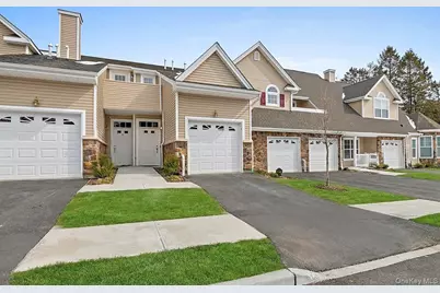 4 Steven Circle #4, Dix Hills, NY 11746 - Photo 1