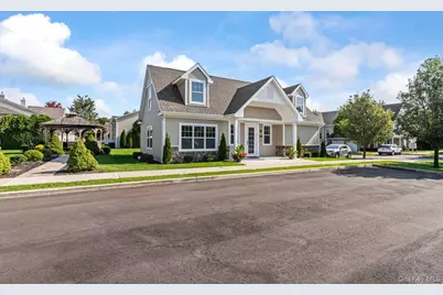 4 Steven Circle #4, Dix Hills, NY 11746 - Photo 26