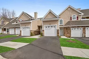 4 Steven Cir, Dix Hills, NY 11746 - Photo 2