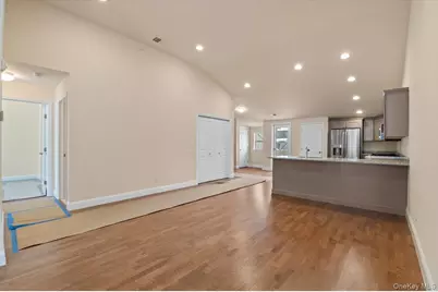 4 Steven Circle #4, Dix Hills, NY 11746 - Photo 8