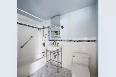 2536 Lurting Avenue, Bronx, NY 10469 - Photo 10