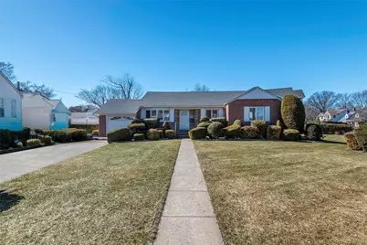 1070 Maple Lane, New Hyde Park, NY 11040 - Photo 2