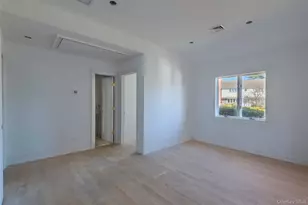 1070 Maple Ln, New Hyde Park, NY 11040 - Photo 14