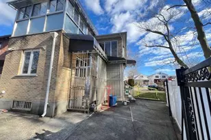 69-52 Cloverdale Blvd, Bayside, NY 11364 - Photo 4