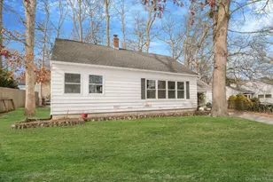 22 Overbrook St, Riverhead, NY 11901 - Photo 2