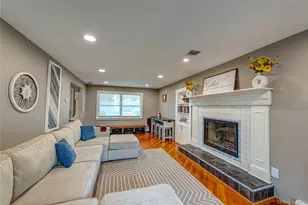 9 Donna Pl, East Islip, NY 11730 - Photo 8