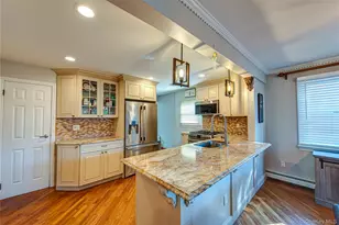 9 Donna Pl, East Islip, NY 11730 - Photo 14