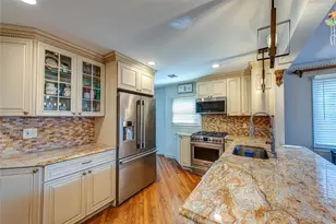 9 Donna Pl, East Islip, NY 11730 - Photo 18