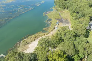 22 Woodfield Rd, Stony Brook, NY 11790 - Photo 2