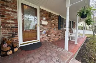 14 Hillside Ave, Saint James, NY 11780 - Photo 2