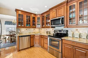 14 Hillside Ave, Saint James, NY 11780 - Photo 10