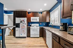 6 Gateway St, Bethpage, NY 11714 - Photo 10