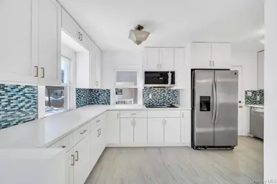 627 10th Avenue, New Hyde Park, NY 11040 - Photo 2