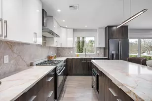 5 University Pl, Great Neck, NY 11020 - Photo 4